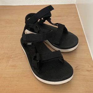 Black Tevas